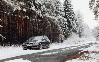 Mit ír elő a KRESZ a gumiabroncsok állapotáról és profilmélységéről?